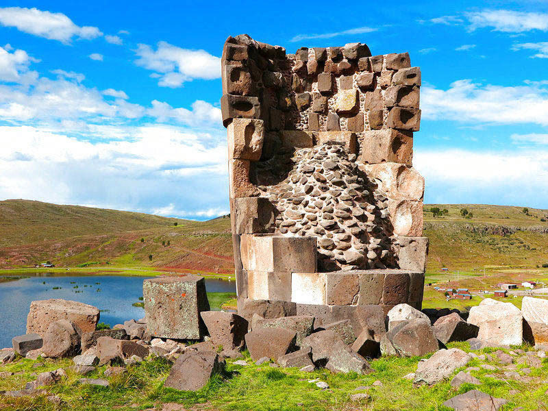 Agencia de Viajes en Puno Lago Titicaca PACHAKUTIK Perú