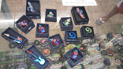 Tobacco Shop «Sunny Smoke Shop», reviews and photos, 34 Railroad Ave, Gloucester, MA 01930, USA