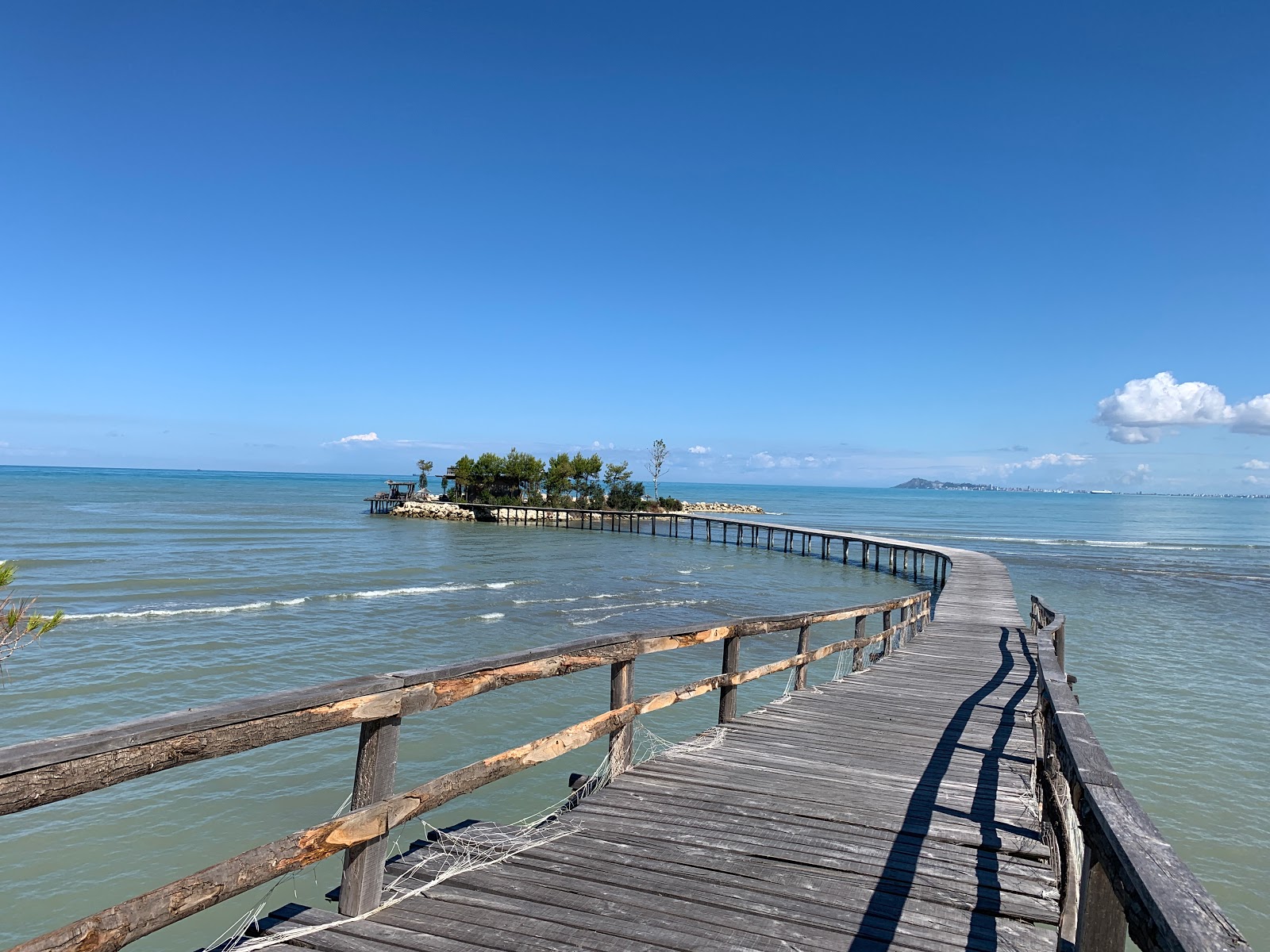 Karpen beach'in fotoğrafı kısmen otel alanı