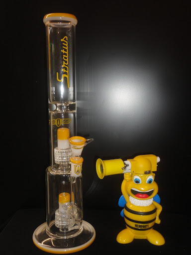 Tobacco Shop «In-n-Out Smoke Shop», reviews and photos, 10020 SW Beaverton Hillsdale Hwy, Beaverton, OR 97005, USA