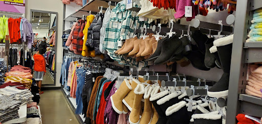 Clothing Store «Old Navy», reviews and photos, 19401 Alderwood Mall Pkwy, Lynnwood, WA 98036, USA