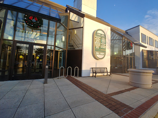 Shopping Mall «Cabin John Mall», reviews and photos, 11325 Seven Locks Rd, Potomac, MD 20854, USA