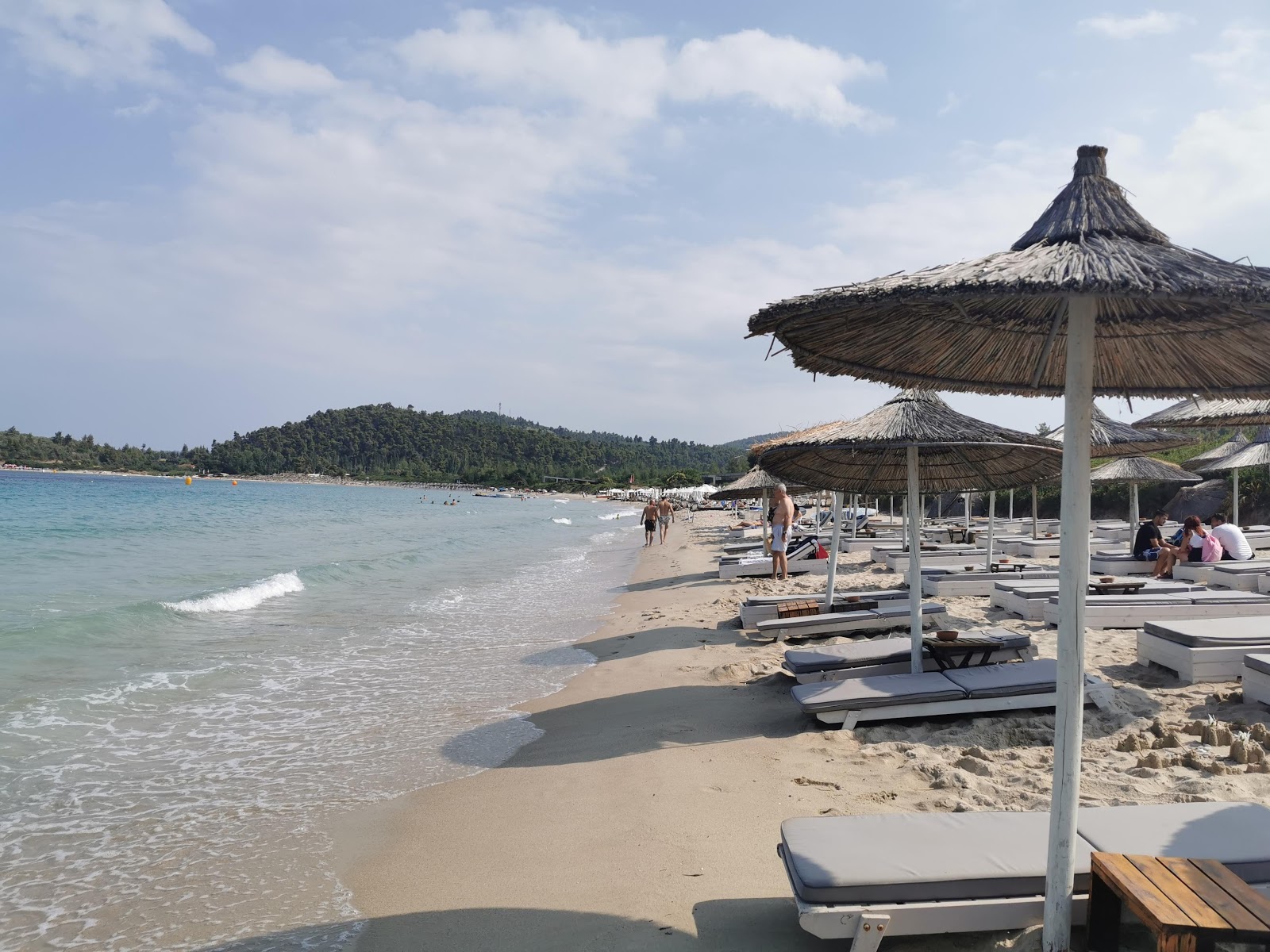 Skala Fourkas'in fotoğrafı uçurumlarla desteklenmiş