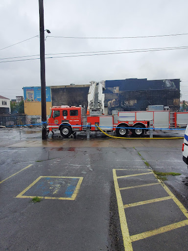 Auto Parts Store «NAPA Auto Parts - Genuine Parts Company», reviews and photos, 730 SE 9th Ave, Portland, OR 97214, USA