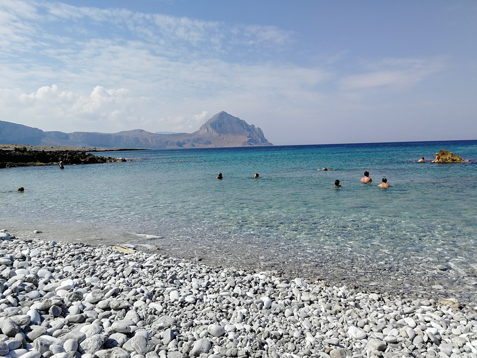 Photo of Bue Marino beach surrounded by mountains