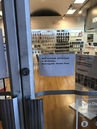 Cell Phone Store «GoWireless Verizon Authorized Retailer», reviews and photos, 100 S Biscayne Blvd #190, Miami, FL 33131, USA