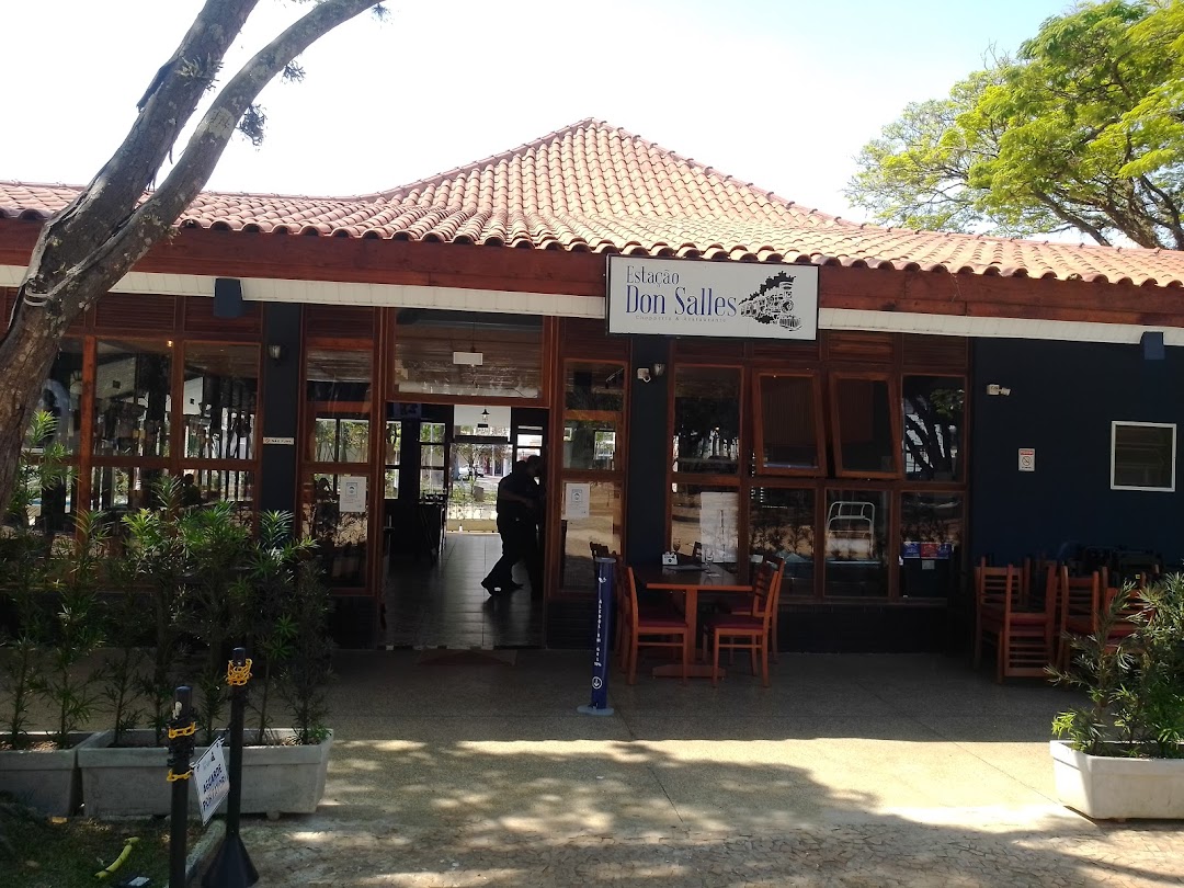Estação Don Salles Chopperia & Restaurante na cidade Amparo