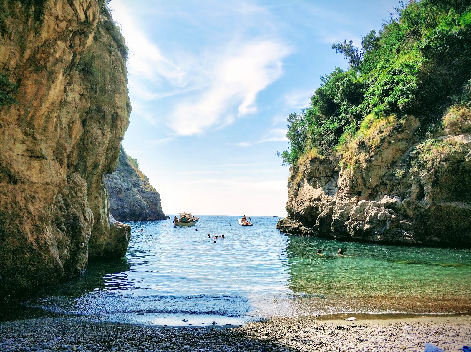 Foto von Spiaggia Fiordo di Crapolla befindet sich in natürlicher umgebung