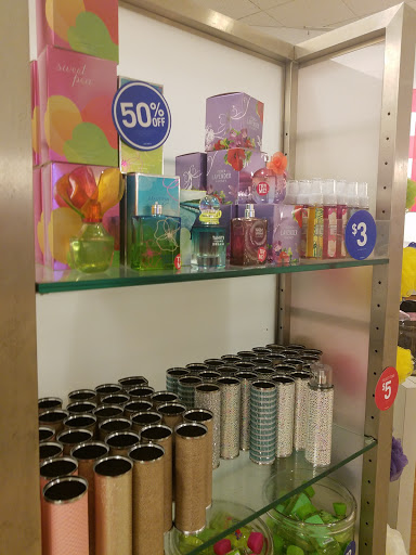 Outlet Mall «Tanger Outlet Westbrook», reviews and photos, 314 Flat Rock Pl, Westbrook, CT 06498, USA