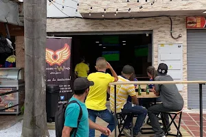 Xtreme Wings Rionegro UCO - Restaurante de Comidas Rápidas Alitas image