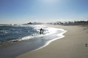 Praia de Itaúna image