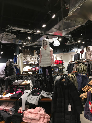 Clothing Store «The North Face», reviews and photos, 1 Garden State Plaza Blvd, Paramus, NJ 07652, USA
