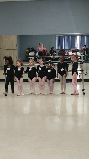 Community Center «Hazel Park Community Center», reviews and photos, 620 W Woodward Heights Blvd, Hazel Park, MI 48030, USA