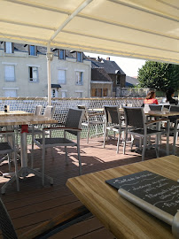 Atmosphère du Restaurant français Bateau Restaurant La Petite Venise à Montargis - n°3