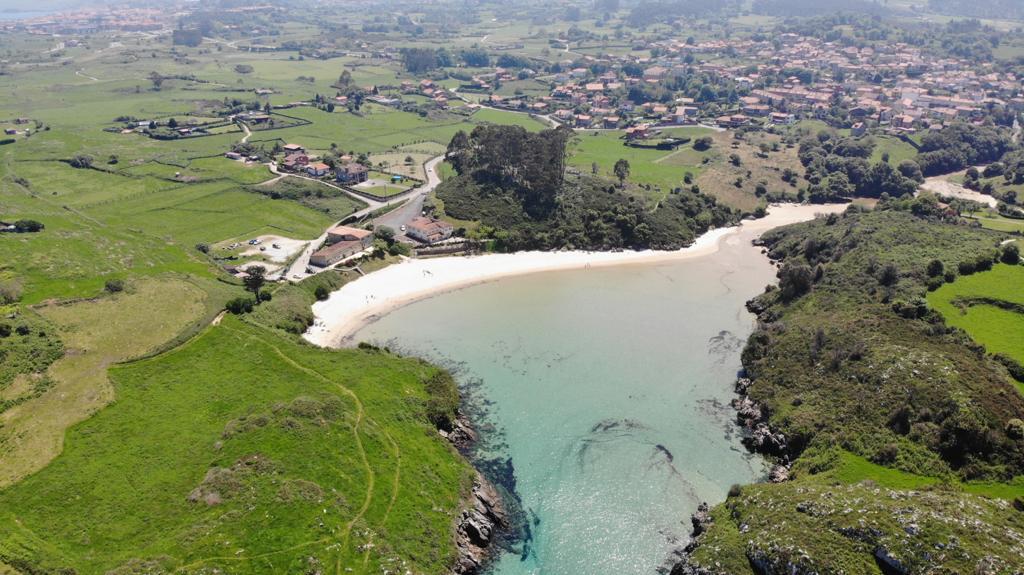 Poo Plajı'in fotoğrafı geniş ile birlikte