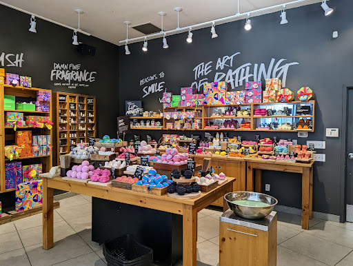 Cosmetics Store «LUSH», reviews and photos, 645 E Shaw Ave, Fresno, CA 93710, USA