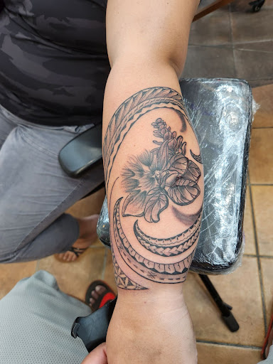 Explore mom and dad tattoos ideas, creative tattoo ideas in Honolulu, available at Aloha Tattoo Waikiki Hilton Hawaiian Village Rainbow Bazaar