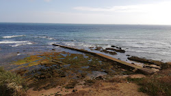 Foto von Praia das Avencas mit geräumige küstenlinie