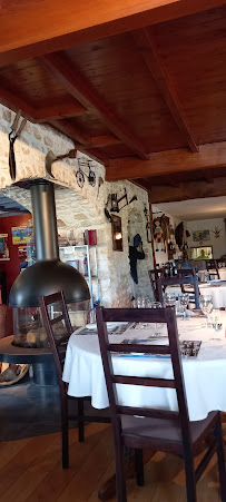 Atmosphère du Restaurant français L'Auberge du Moulin à Saint-Martial-de-Vitaterne - n°2