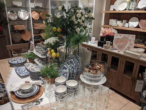 Furniture Store «Pottery Barn», reviews and photos, 321 King St, Charleston, SC 29401, USA