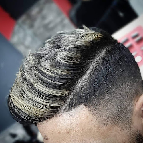 Urbano's Barbershop - Barbería