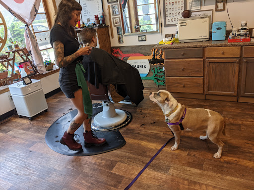 Barber Shop «Traunik Barbershop», reviews and photos, 4022 N Wilson Dr, Shorewood, WI 53211, USA