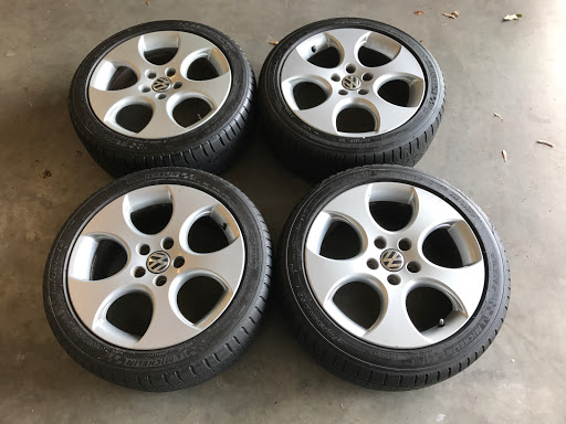 Tire Shop «Discount Tire Store - Orlando, FL», reviews and photos, 986 N Semoran Blvd, Orlando, FL 32807, USA