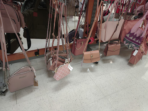 Department Store «T.J. Maxx», reviews and photos, 120 S Courtenay Pkwy, Merritt Island, FL 32952, USA