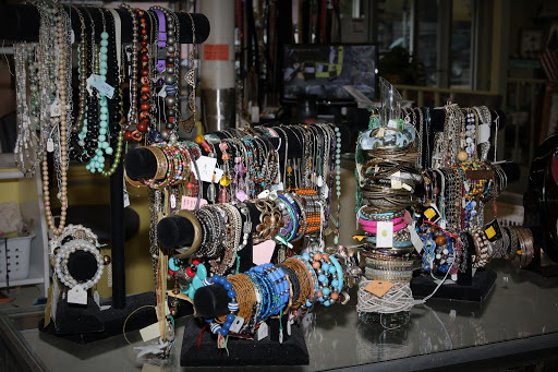 Used Clothing Store «T.E.A.M. Resale Shop», reviews and photos, 300 W Main St, Tomball, TX 77375, USA