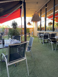 Atmosphère du Red Garden - Restaurant à Villefranche-sur-Saône à Villefranche-sur-Saône - n°16