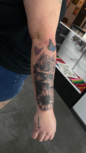 Explore never give up tattoo ideas, creative tattoo ideas in Willis, available at Half Pint Tattoo Studio