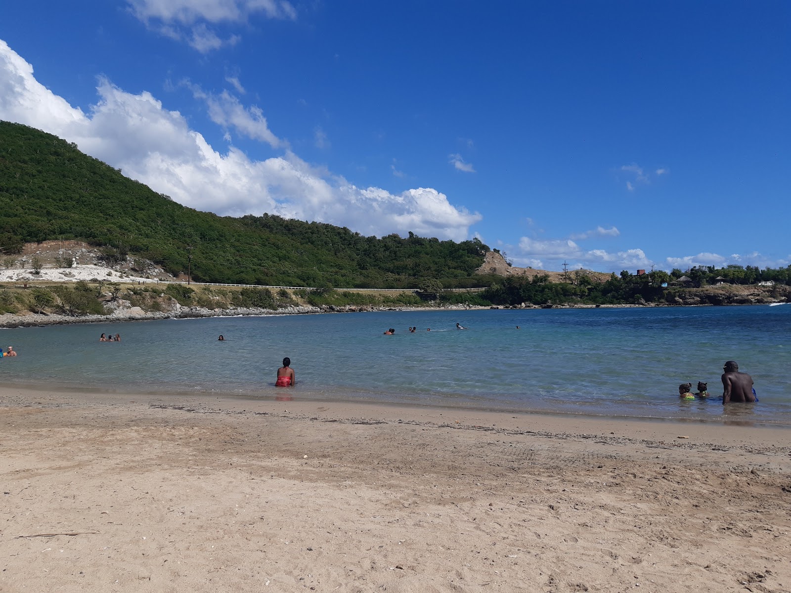 Foto de Playa Bueycabon com pequena baía