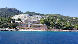 Sunshine Corfu Hotel Beach'in fotoğrafı düz bir kıyı şeridi ile birlikte