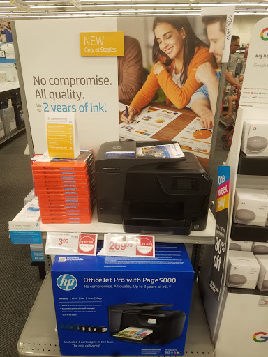 Office Supply Store «Staples», reviews and photos, 2080 W Empire Ave, Burbank, CA 91504, USA