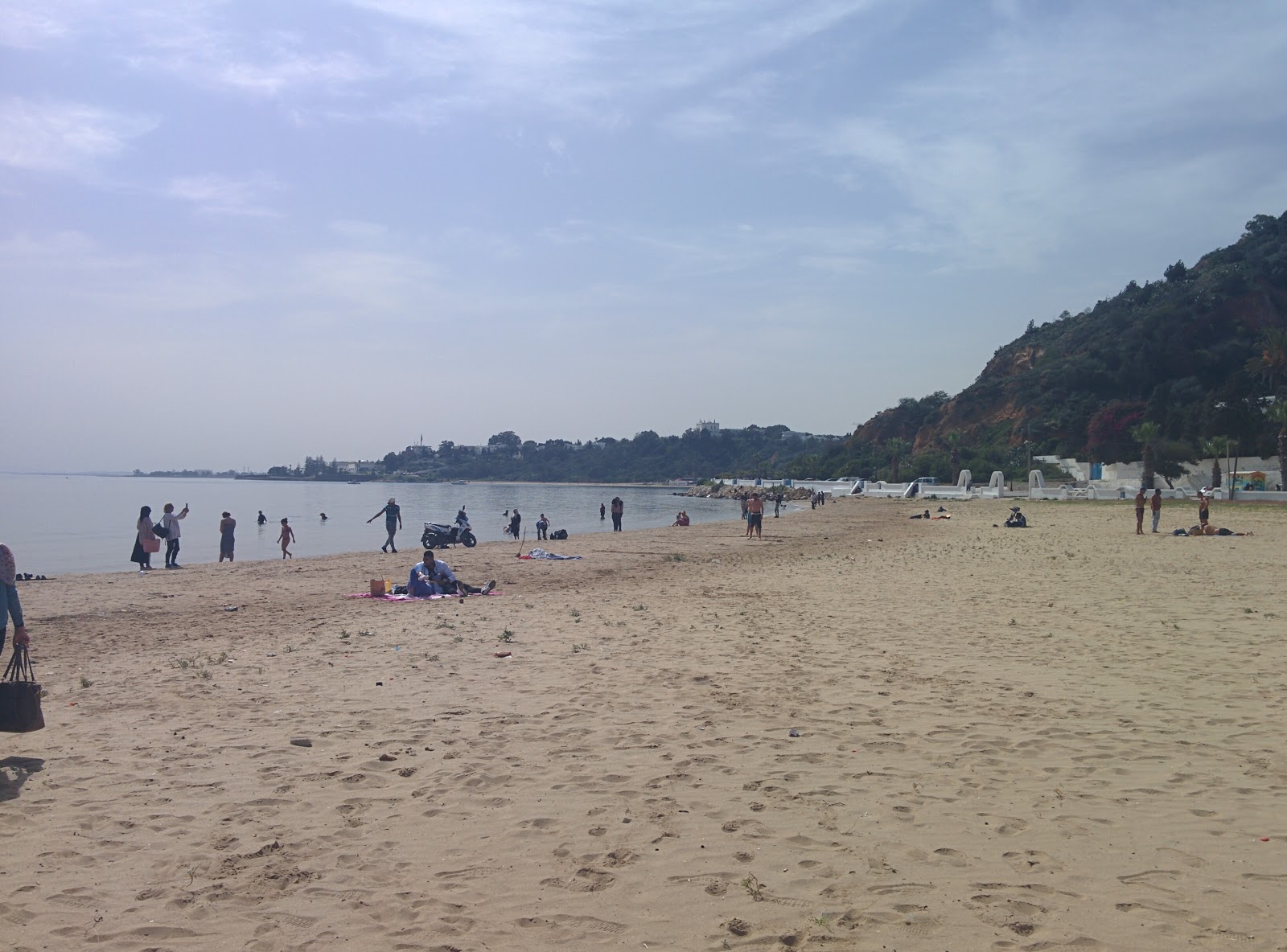 Sidi Bou Said Beach'in fotoğrafı - rahatlamayı sevenler arasında popüler bir yer