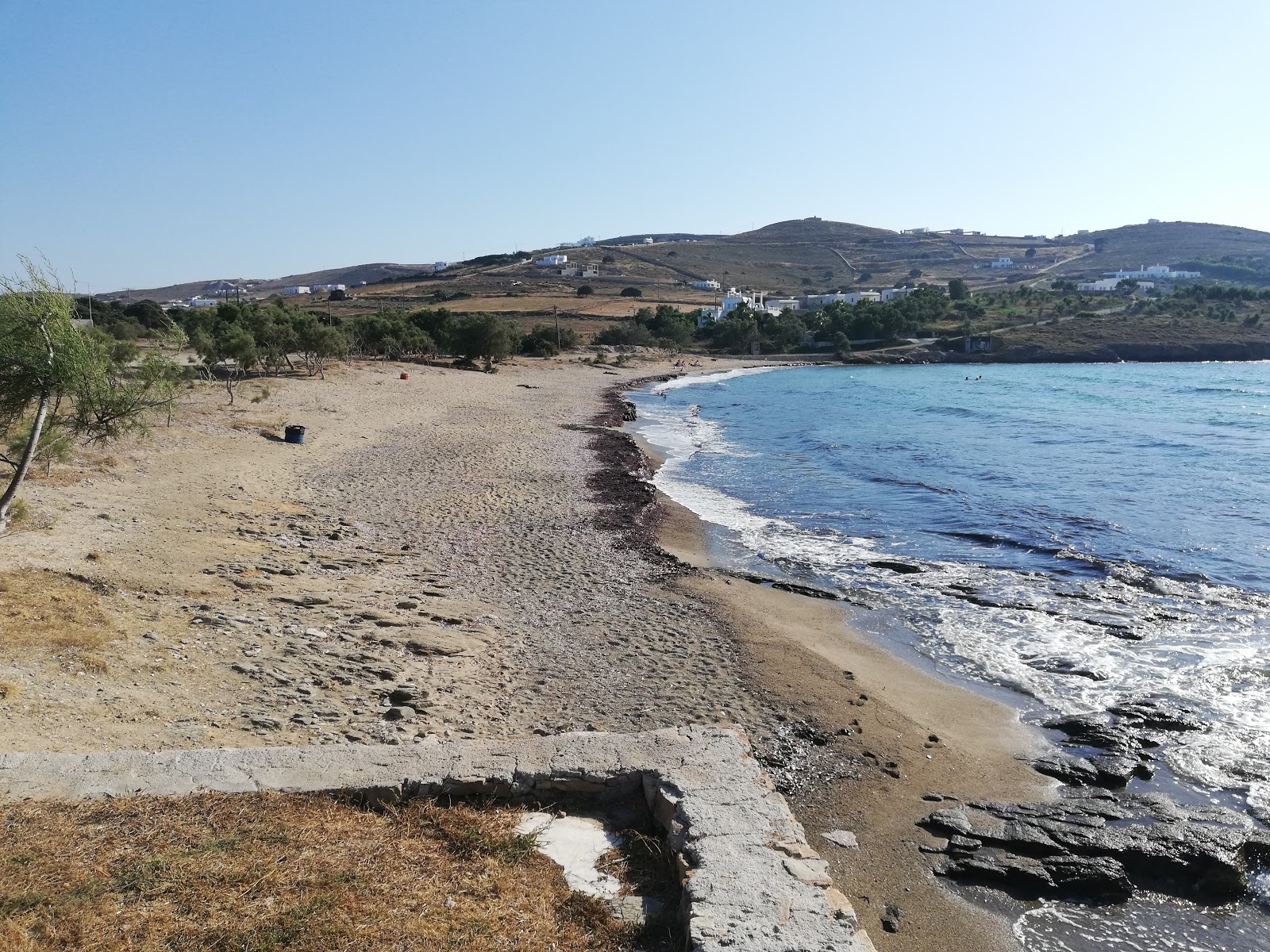 Sifneiko beach'in fotoğrafı turkuaz su yüzey ile