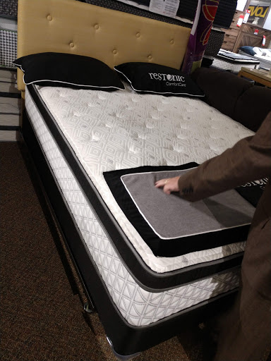 Furniture Store «Gardner-White Furniture», reviews and photos, 4400 E 14 Mile Rd, Warren, MI 48092, USA