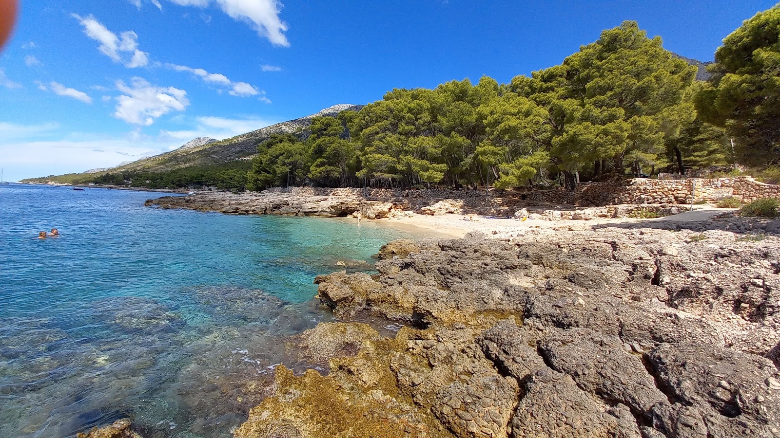 Foto av Feronija beach med lätt fin sten yta