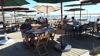 Atmosphère du Bar-restaurant à huîtres La Cabane du Phare à Lège-Cap-Ferret - n°11