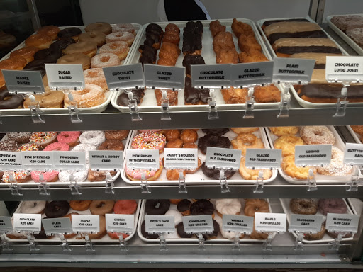 Shopping Mall «Shops On Lake Avenue», reviews and photos, 345 S Lake Ave, Pasadena, CA 91101, USA