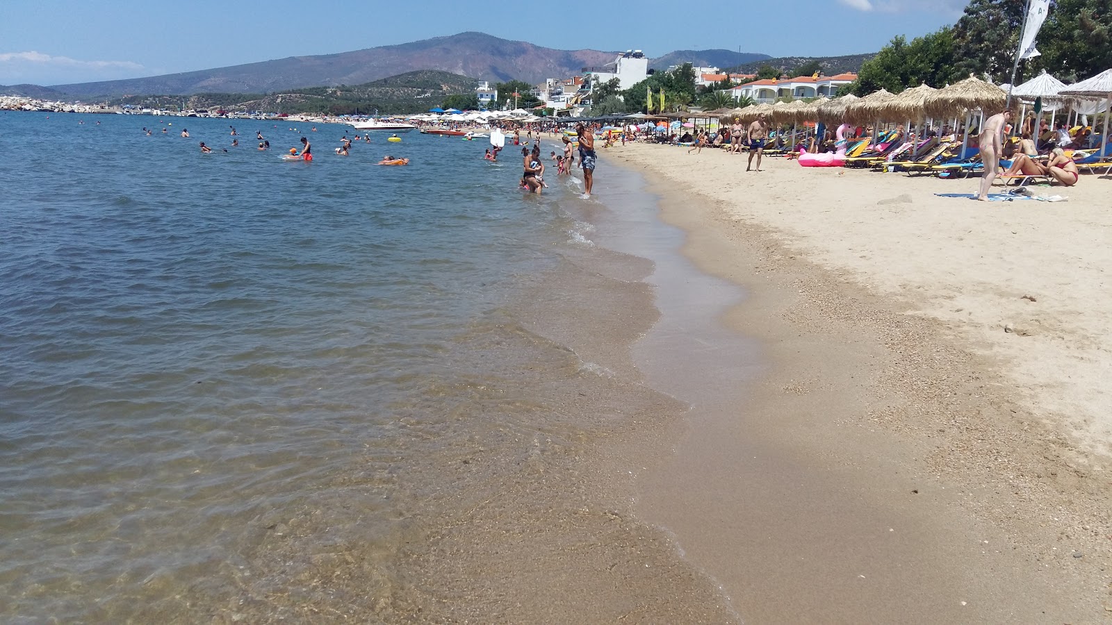 Fotografija Potos beach in naselje