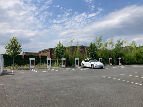 Borne de recharge de véhicules électriques Leclerc Charging Station Trélissac