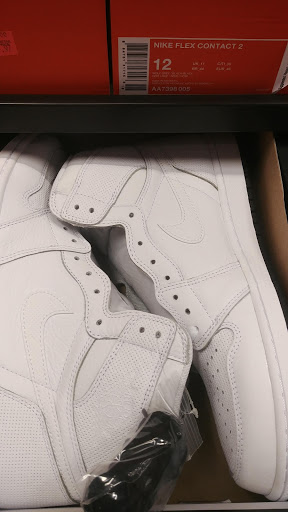 Clothing Store «Nike Factory Store», reviews and photos, 505 Premium Outlets Dr, Monroe, OH 45050, USA