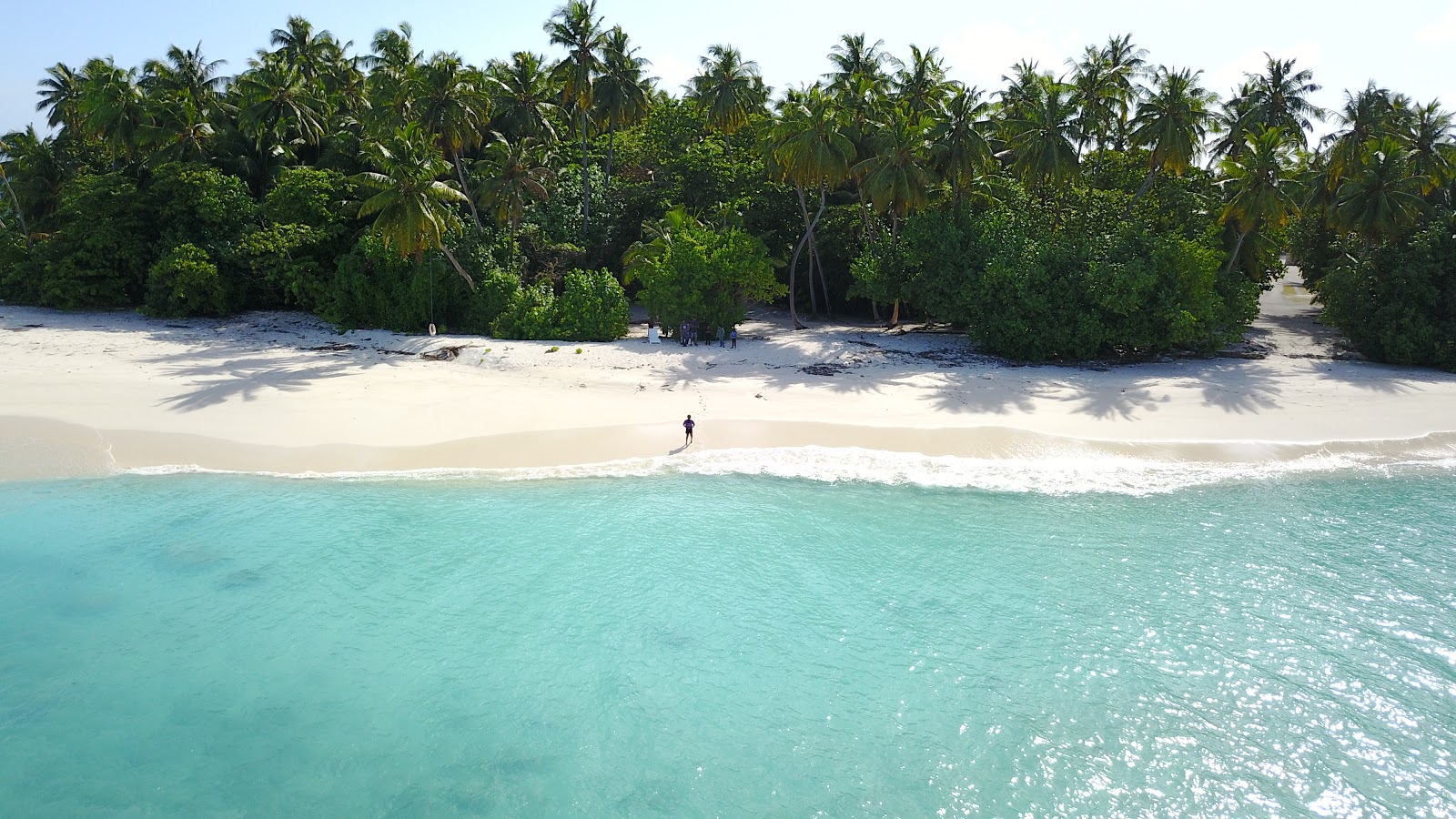 Rinbudhoo Beach的照片 带有白沙表面