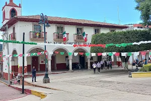 Plaza De Armas Huaniqueo image