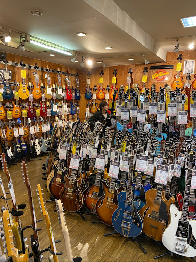 Musical instruments stores Tokyo