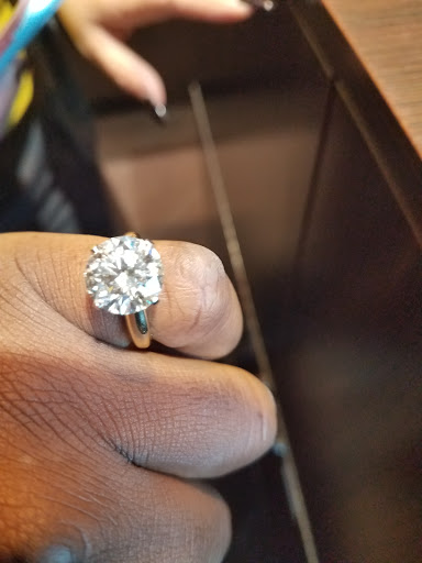 Jeweler «Glennpeter Jewelers Diamond Centre», reviews and photos, 1544 Central Ave, Albany, NY 12205, USA