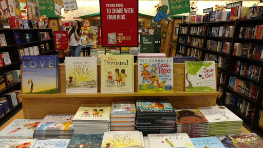 Book Store «Barnes & Noble Booksellers Palm Desert», reviews and photos, 72840 Highway 111 # 425, Palm Desert, CA 92260, USA