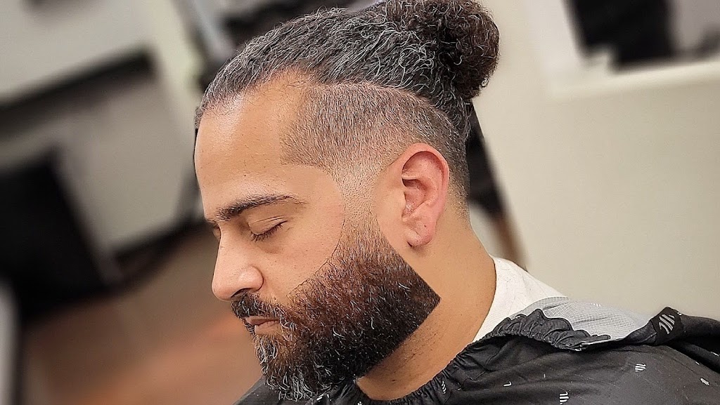 Evelinas Barbershop 32712