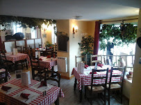 Atmosphère du Restaurant Les Petites Casseroles à Saint-Folquin - n°1